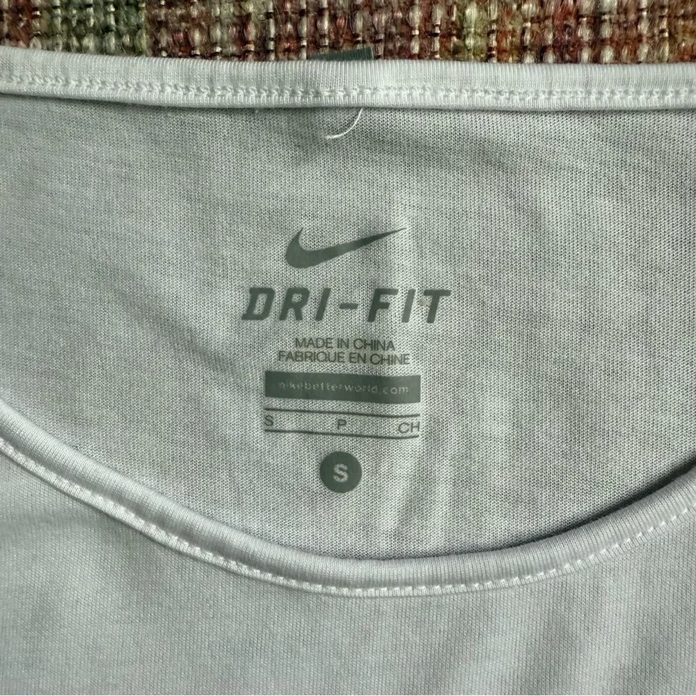 Nike Dri-FIT Women’s Small White and Light Blue Shirt pockets and reflective